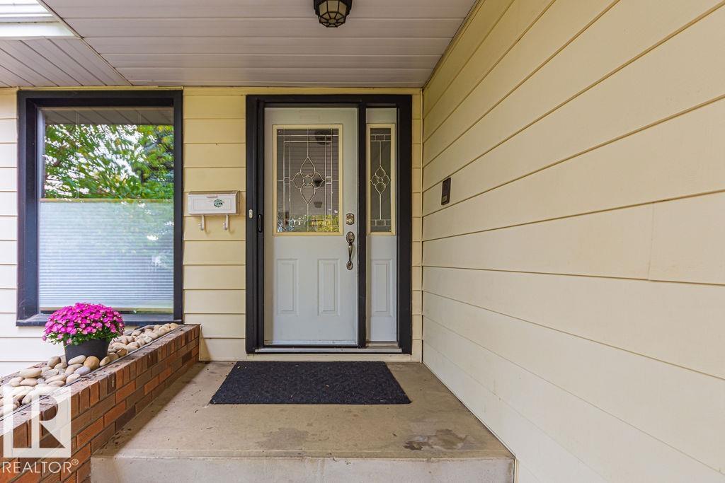 1720 89 St Nw, Edmonton, Alberta  T6K 2A9 - Photo 4 - E4461057