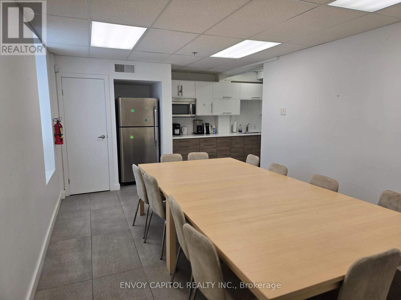 2040 Speers Road, Oakville, Ontario  L6L 2X8 - Photo 12 - W12442380