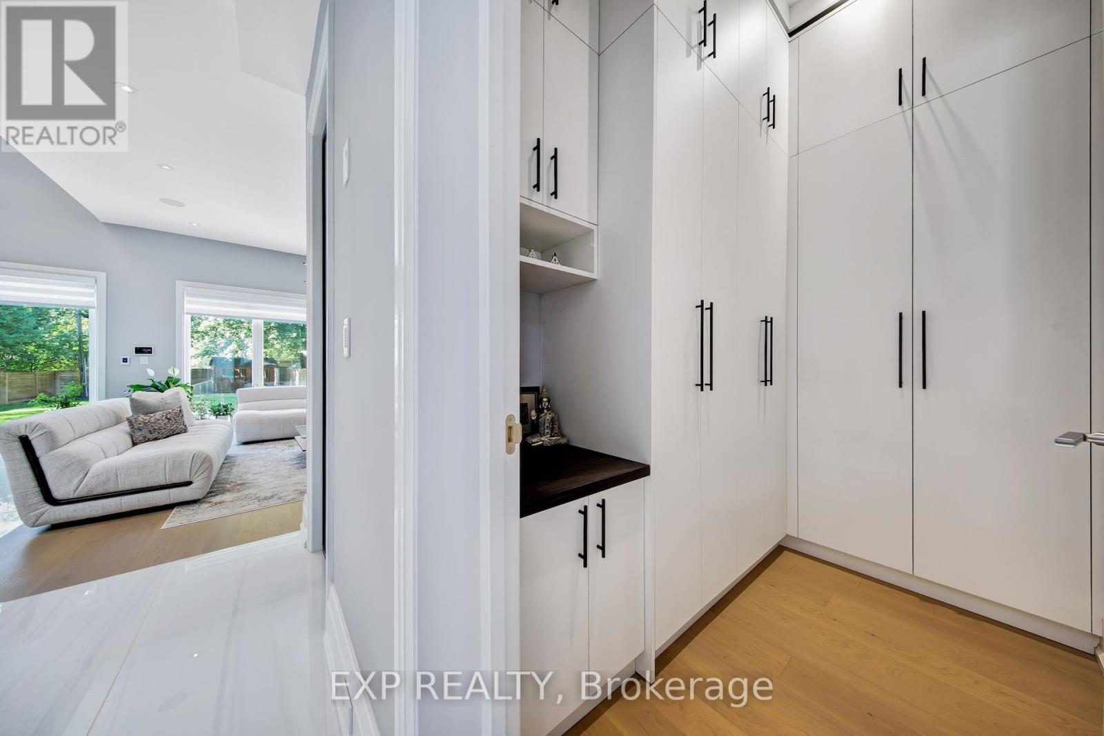 150 Wolfdale Avenue, Oakville, Ontario  L6L 4S1 - Photo 9 - W12439068