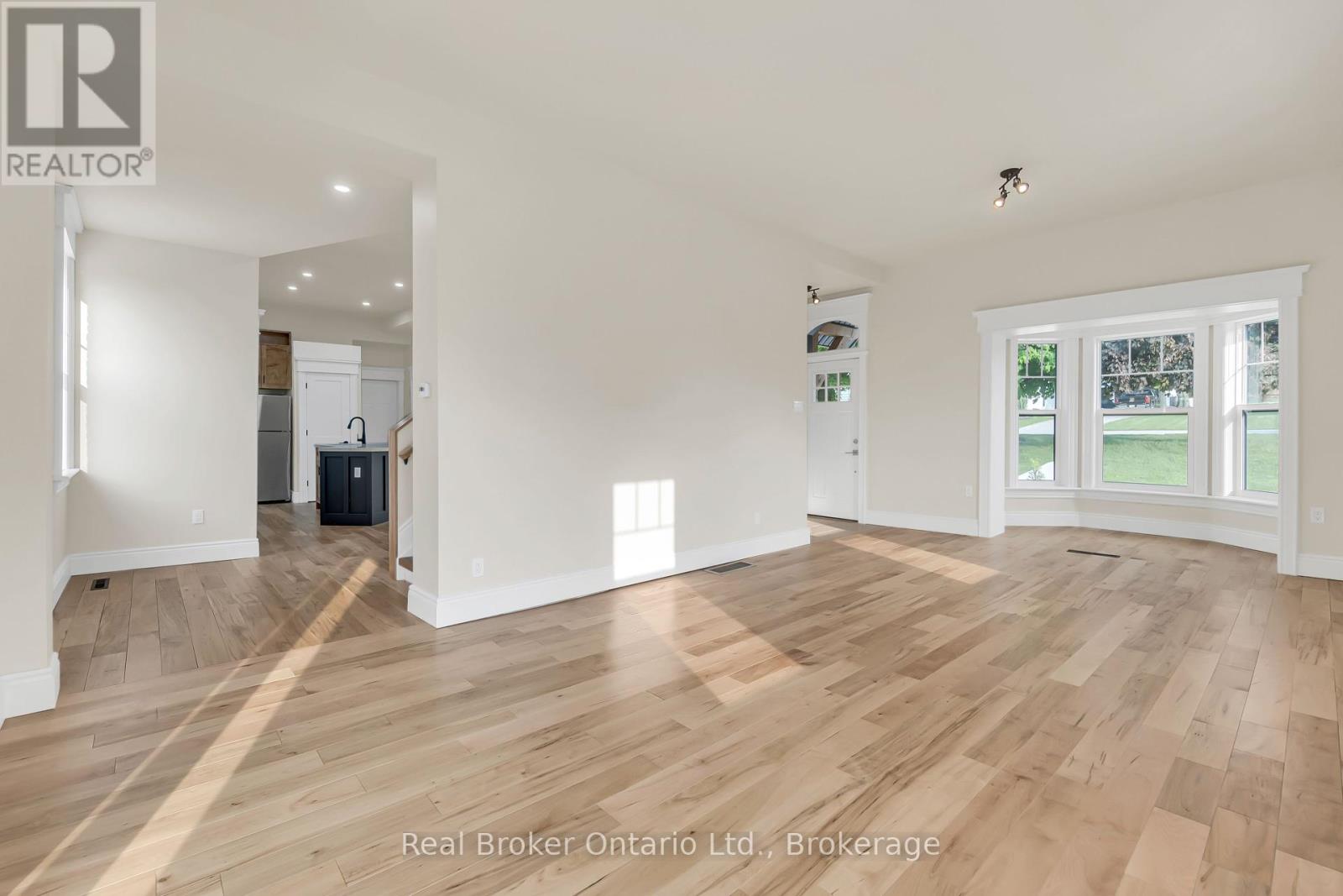 16 Hillcrest Street W, South Bruce, Ontario  N0G 2S0 - Photo 10 - X12448163
