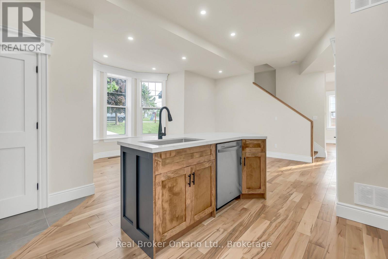 16 Hillcrest Street W, South Bruce, Ontario  N0G 2S0 - Photo 16 - X12448163