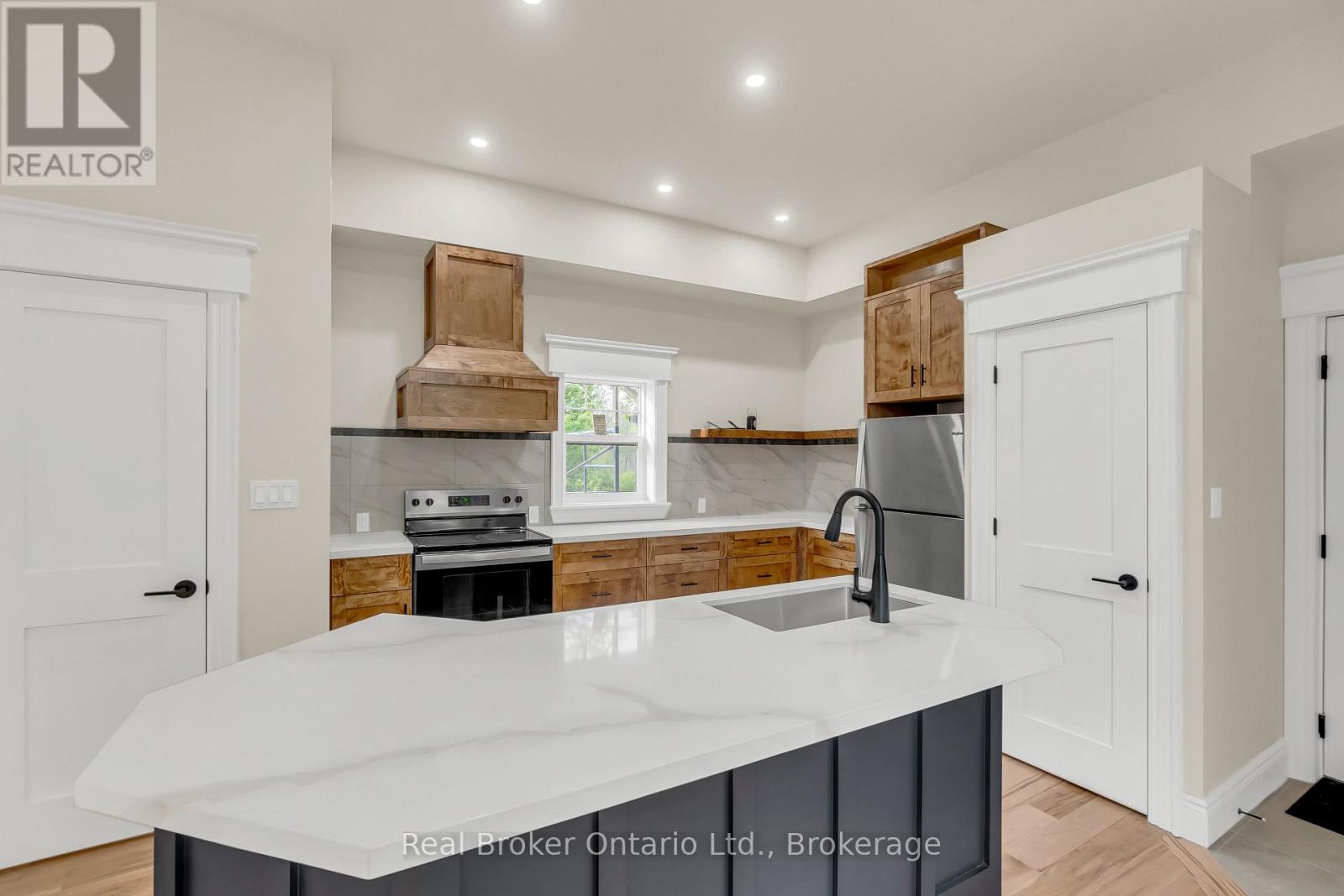 16 Hillcrest Street W, South Bruce, Ontario  N0G 2S0 - Photo 23 - X12448163