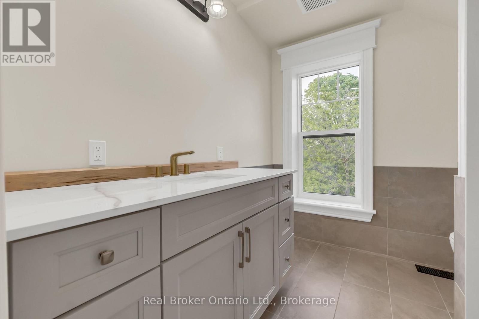 16 Hillcrest Street W, South Bruce, Ontario  N0G 2S0 - Photo 30 - X12448163