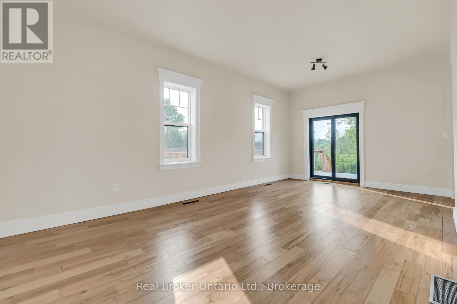 16 Hillcrest Street W, South Bruce, Ontario  N0G 2S0 - Photo 8 - X12448163