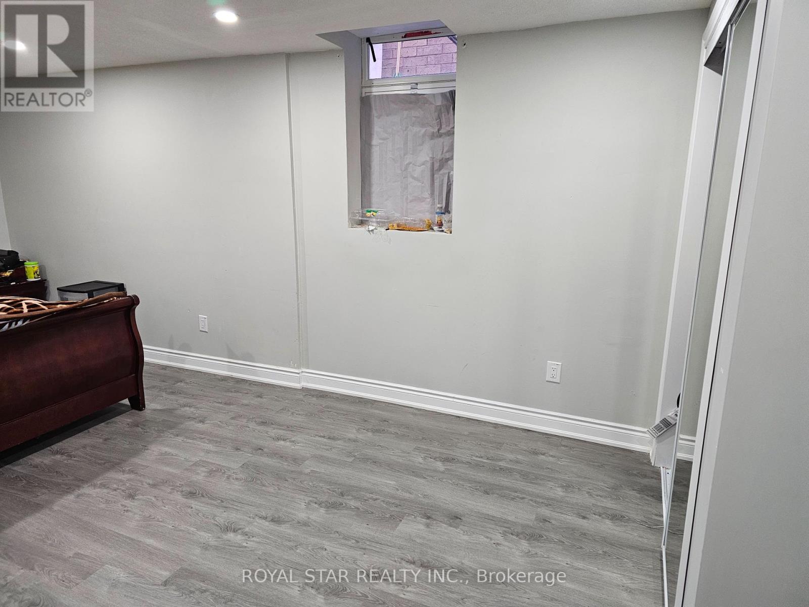 24 Bonavista Drive, Brampton, Ontario  L6X 0N6 - Photo 6 - W12448083
