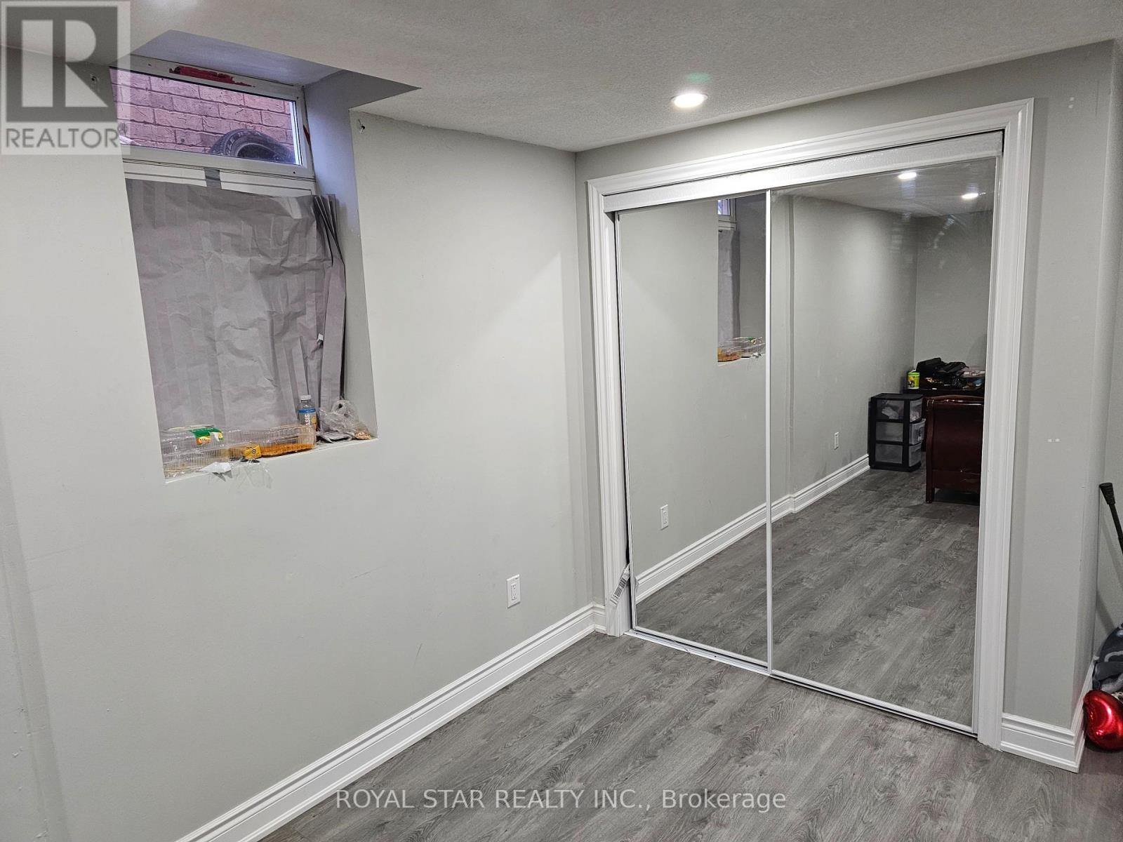 24 Bonavista Drive, Brampton, Ontario  L6X 0N6 - Photo 7 - W12448083