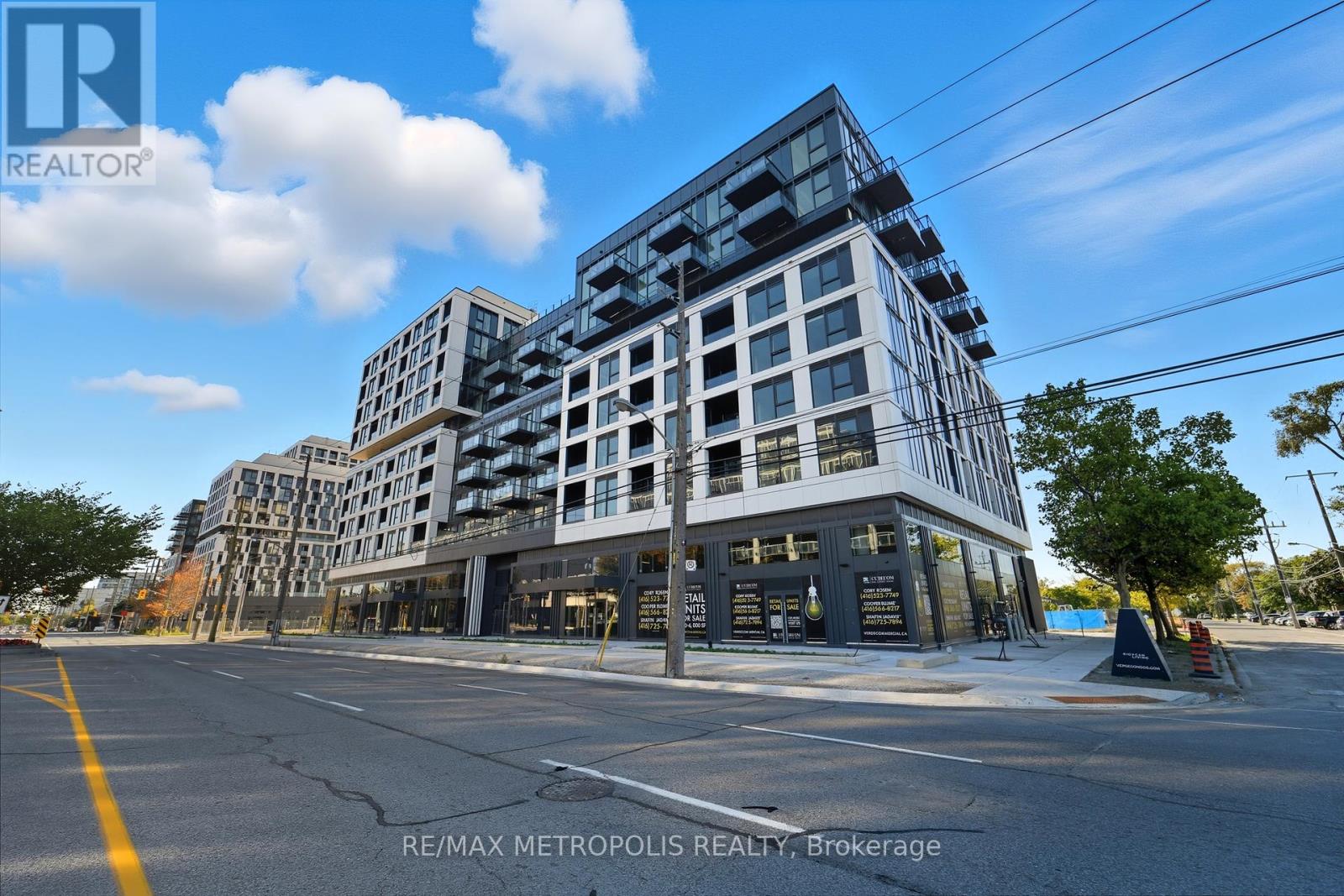 204 - 1037 THE QUEENSWAY, Toronto, Ontario