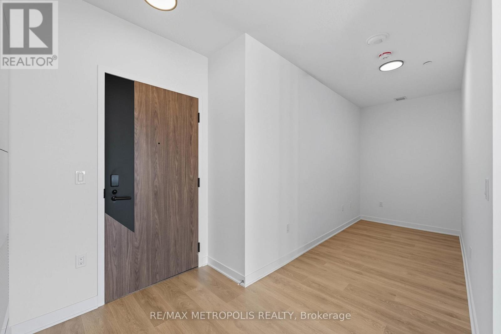 204 - 1037 The Queensway, Toronto, Ontario  M8Z 6C7 - Photo 4 - W12448097