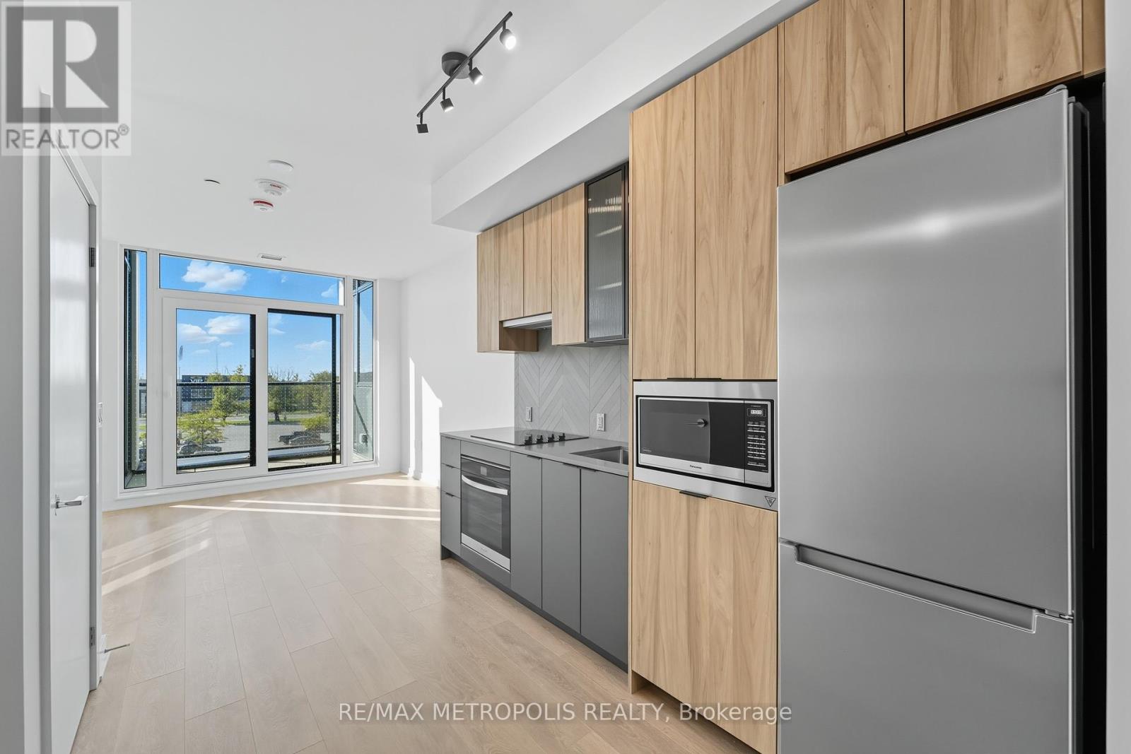 204 - 1037 The Queensway, Toronto, Ontario  M8Z 6C7 - Photo 5 - W12448097