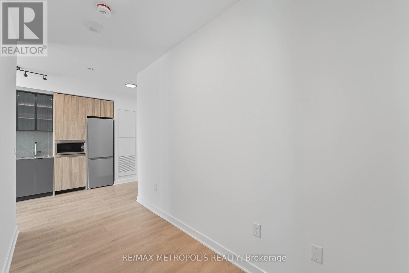 204 - 1037 The Queensway, Toronto, Ontario  M8Z 6C7 - Photo 7 - W12448097
