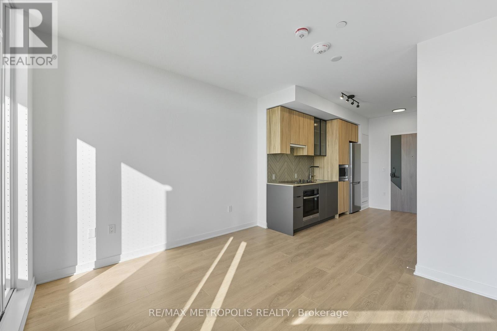 204 - 1037 The Queensway, Toronto, Ontario  M8Z 6C7 - Photo 9 - W12448097