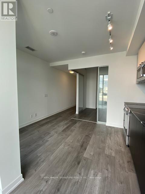 725 - 285 Dufferin Street, Toronto, Ontario  M6K 0J2 - Photo 3 - W12448106
