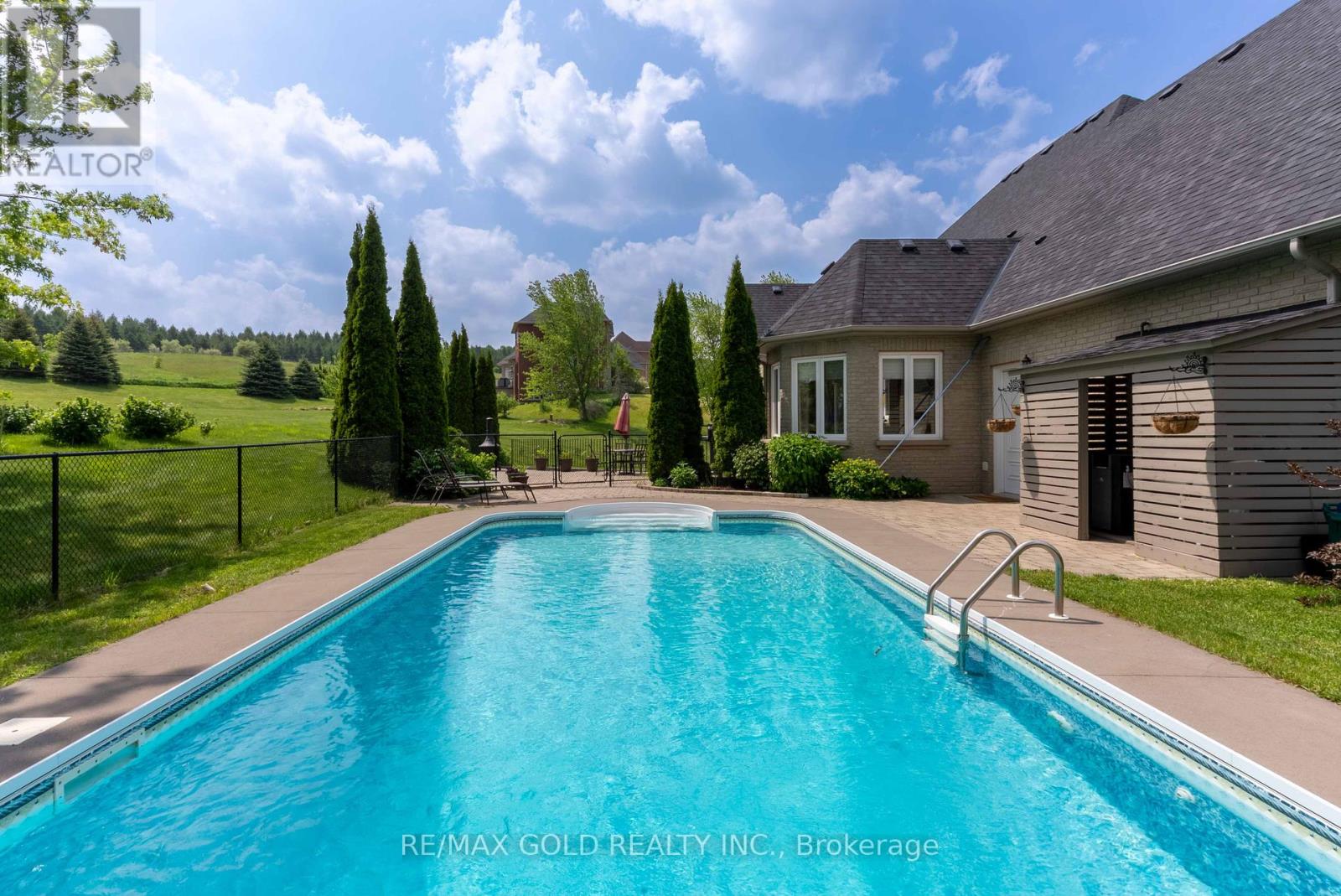 17 Highcrest Road, Caledon, Ontario  L7E 0C2 - Photo 6 - W12198797