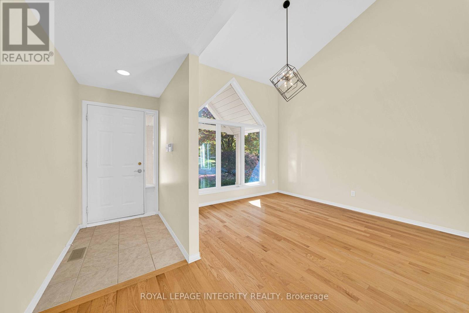 2877 Brigham Way, Ottawa, Ontario  K1T 3Y8 - Photo 3 - X12448137