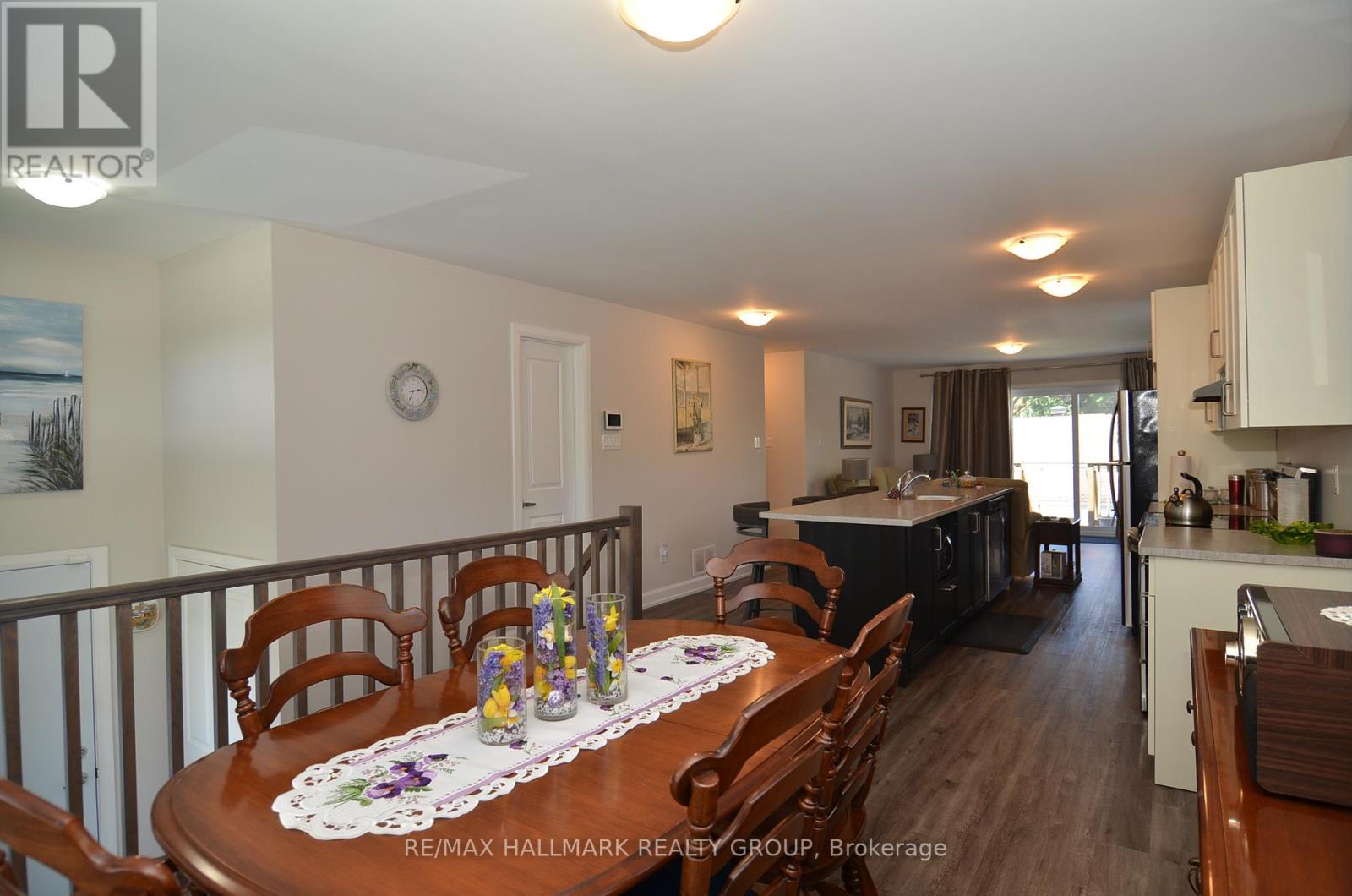 1 - 8009 Jeanne Darc Boulevard, Ottawa, Ontario  K1E 1W4 - Photo 2 - X12448169