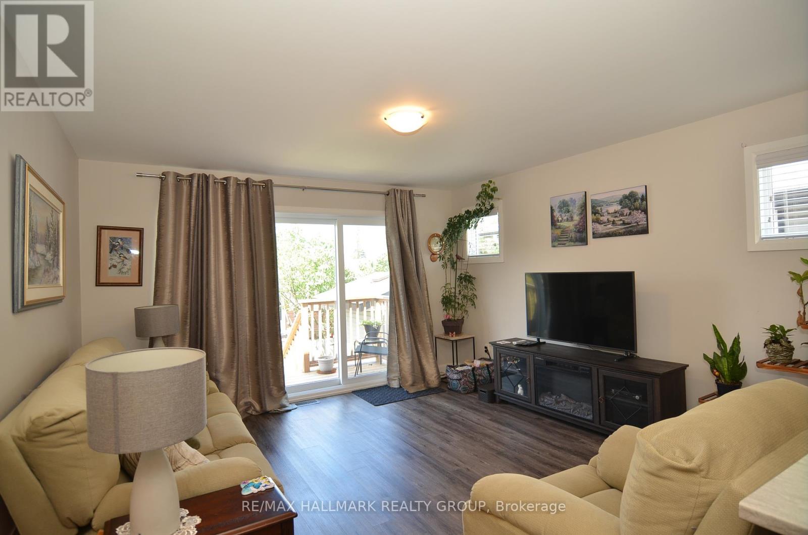 1 - 8009 Jeanne Darc Boulevard, Ottawa, Ontario  K1E 1W4 - Photo 4 - X12448169