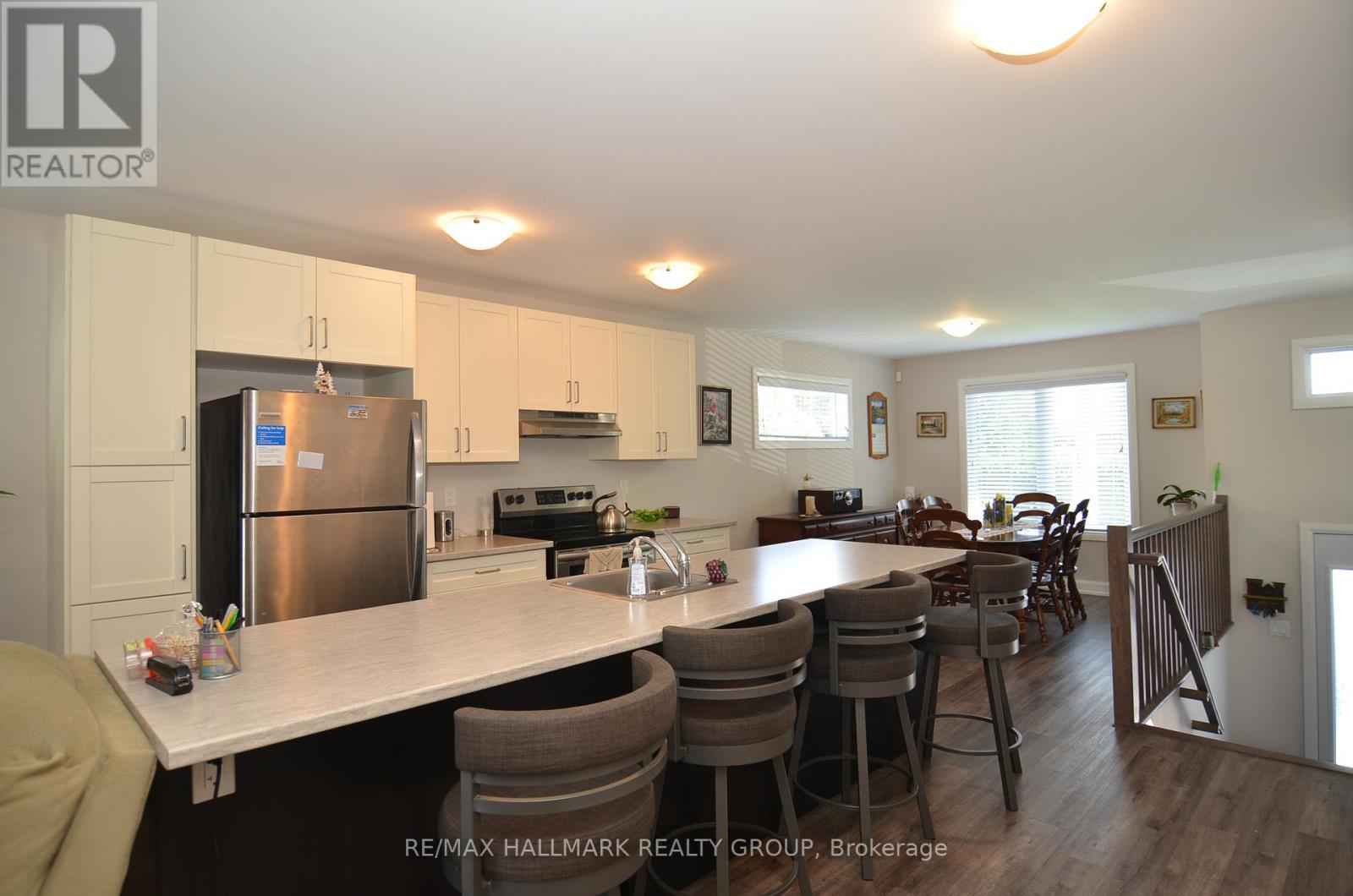 1 - 8009 Jeanne Darc Boulevard, Ottawa, Ontario  K1E 1W4 - Photo 5 - X12448169
