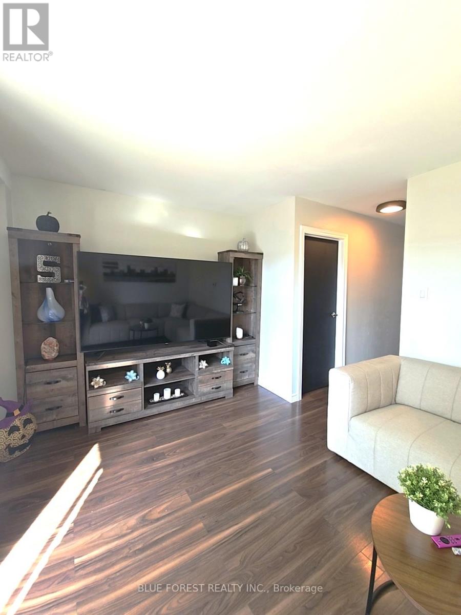 16 - 821 Southdale Road E, London South, Ontario  N6E 1V7 - Photo 10 - X12448156