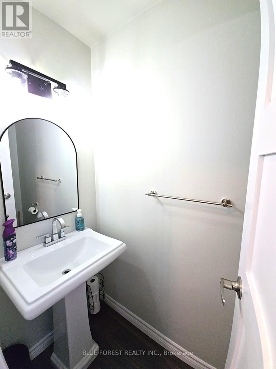 16 - 821 Southdale Road E, London South, Ontario  N6E 1V7 - Photo 4 - X12448156