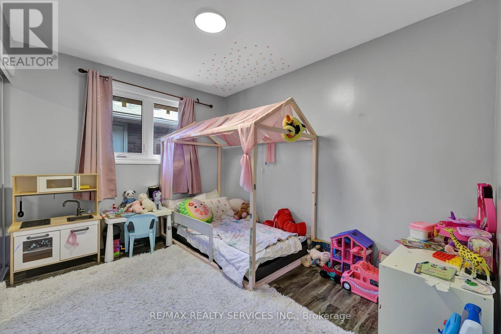 728 West 5th Street, Hamilton, Ontario  L9C 3R2 - Photo 12 - X12448094