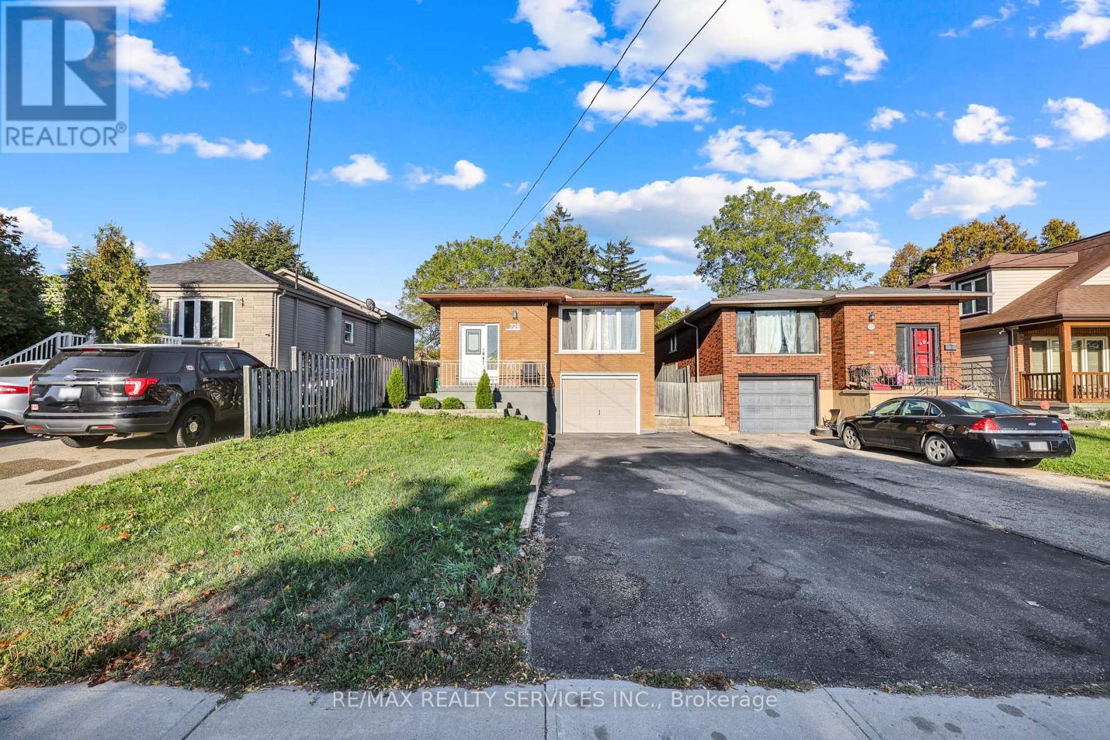 728 West 5th Street, Hamilton, Ontario  L9C 3R2 - Photo 2 - X12448094