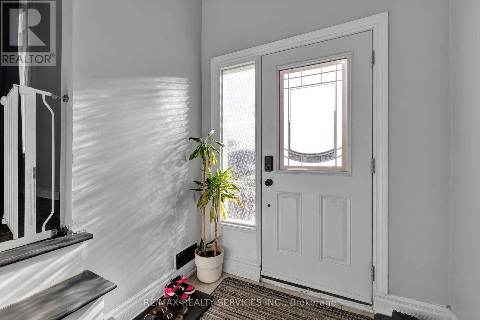 728 West 5th Street, Hamilton, Ontario  L9C 3R2 - Photo 3 - X12448094