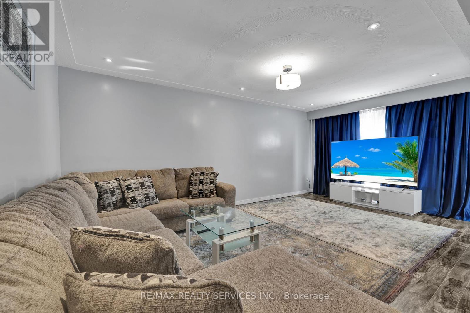 728 West 5th Street, Hamilton, Ontario  L9C 3R2 - Photo 4 - X12448094