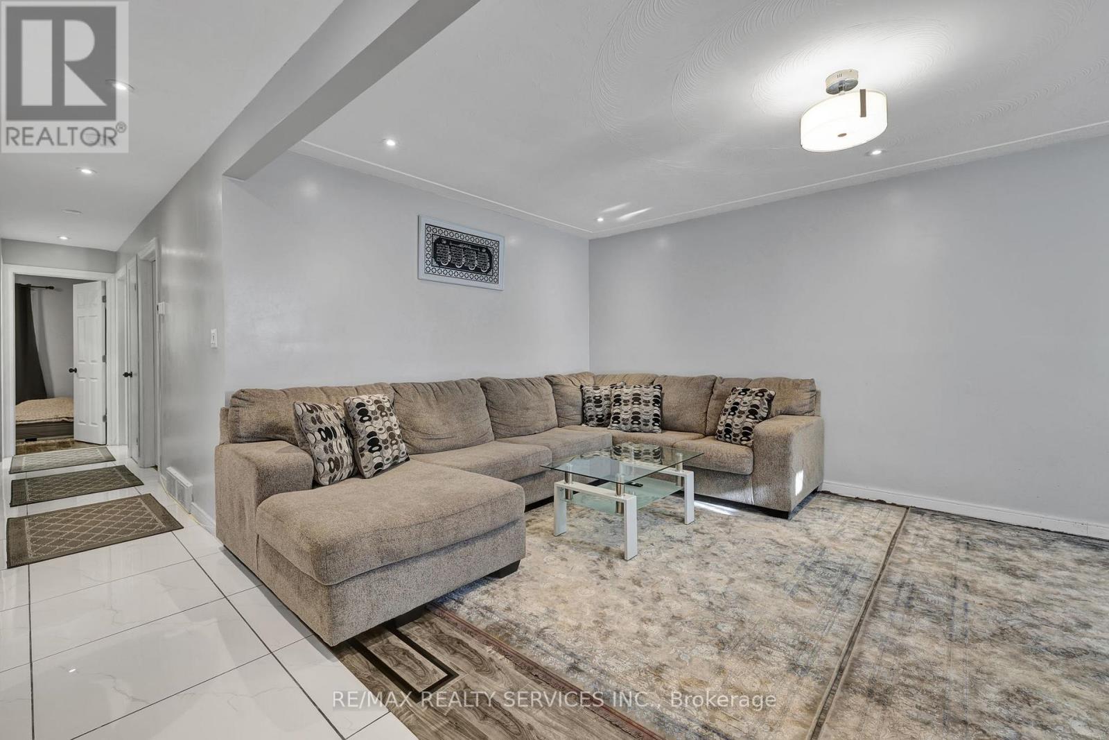 728 West 5th Street, Hamilton, Ontario  L9C 3R2 - Photo 5 - X12448094