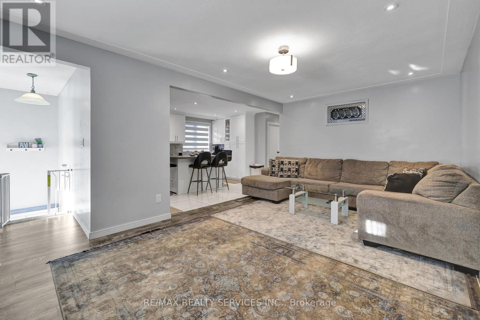 728 West 5th Street, Hamilton, Ontario  L9C 3R2 - Photo 6 - X12448094