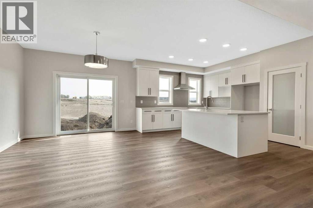 19 Heritage Link, Cochrane, Alberta  T4C 2J8 - Photo 3 - A2260882