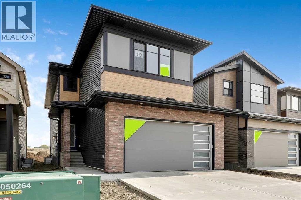 19 Heritage Link, Cochrane, Alberta  T4C 2J8 - Photo 1 - A2260882