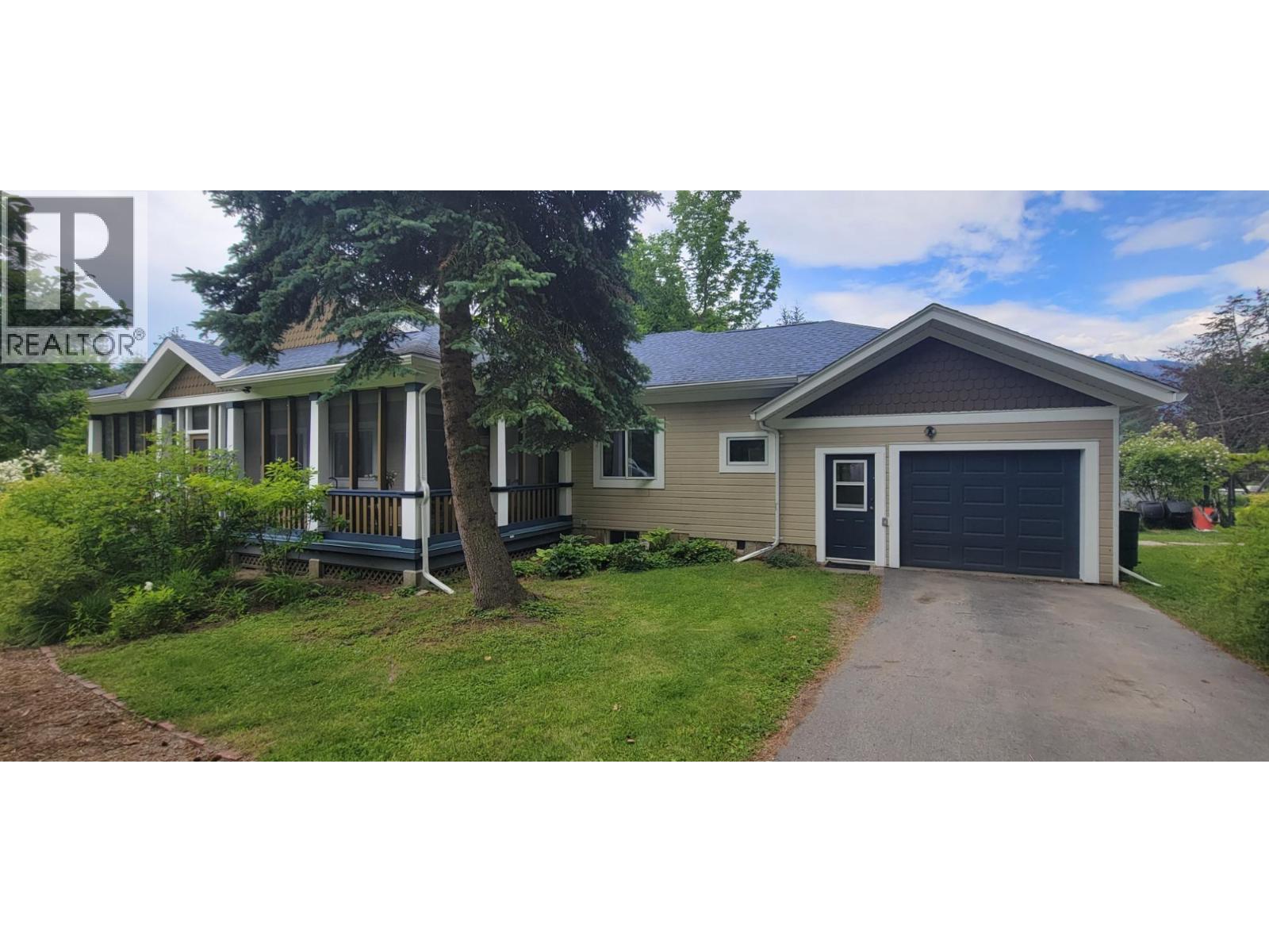 1305 Denver Siding Road, New Denver, British Columbia  V0G 1S1 - Photo 2 - 10365030
