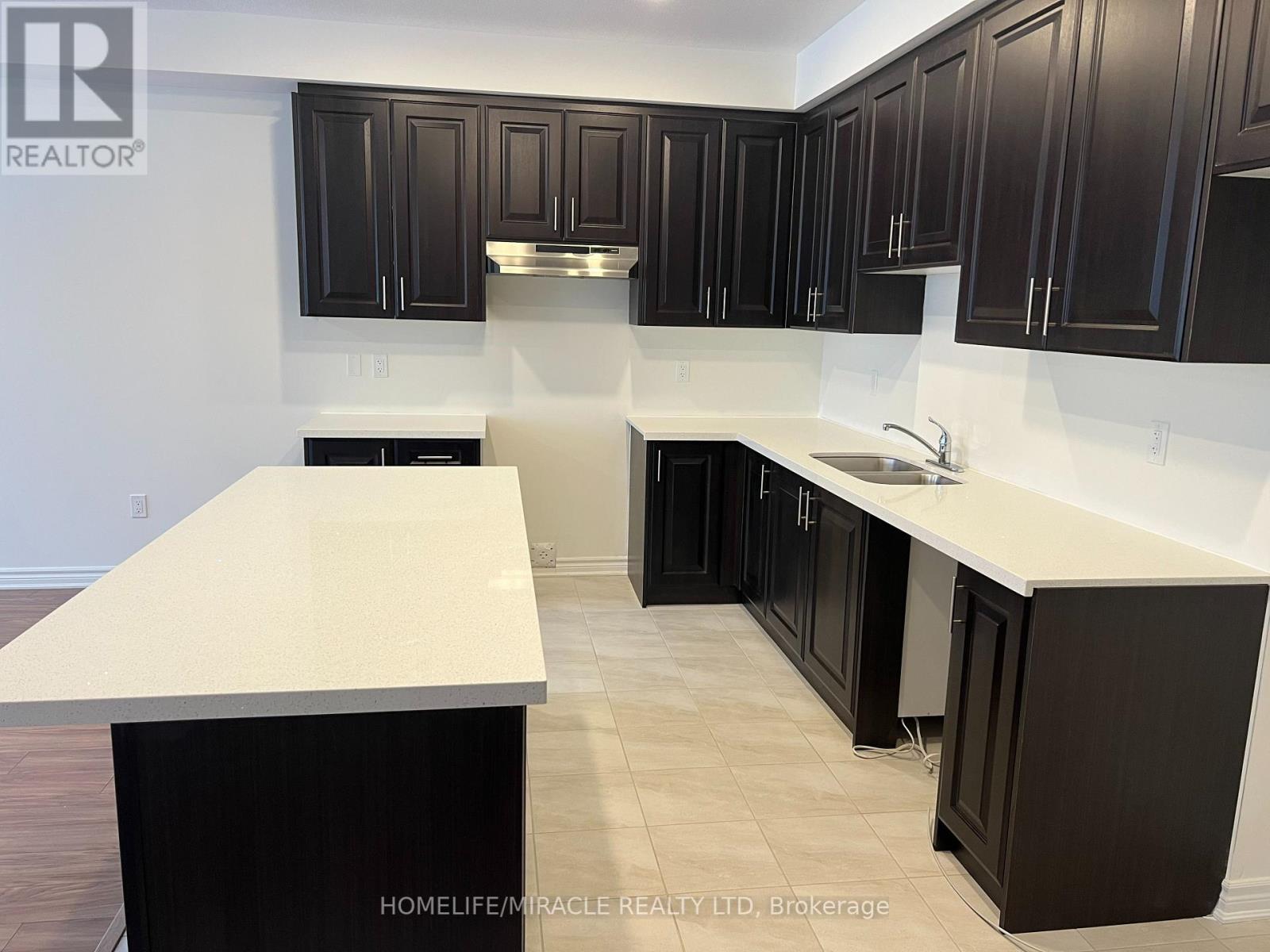 22 Beretta Street, Tillsonburg, Ontario  N4G 0J7 - Photo 5 - X12447180