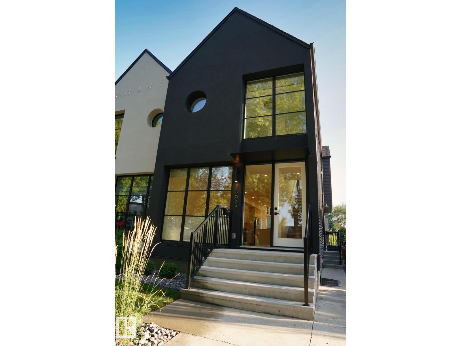7553 81 Av Nw, Edmonton, Alberta  T6C 0V4 - Photo 2 - E4461062