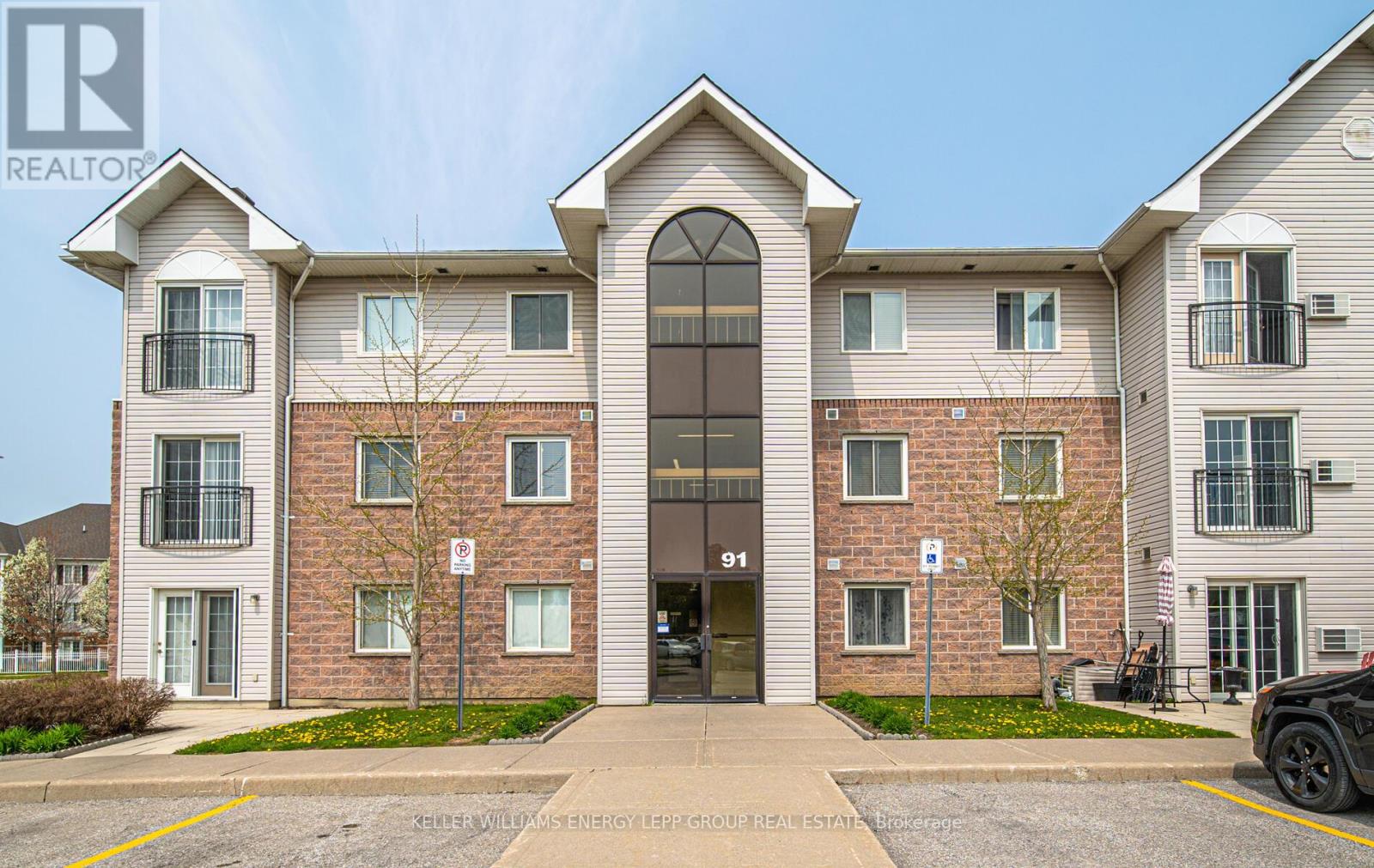 301 - 91 Aspen Springs Drive, Clarington, Ontario  L1C 5J9 - Photo 5 - E12448055