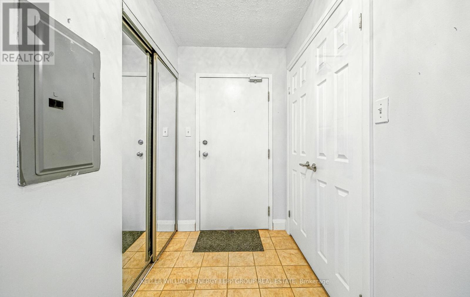 301 - 91 Aspen Springs Drive, Clarington, Ontario  L1C 5J9 - Photo 7 - E12448055