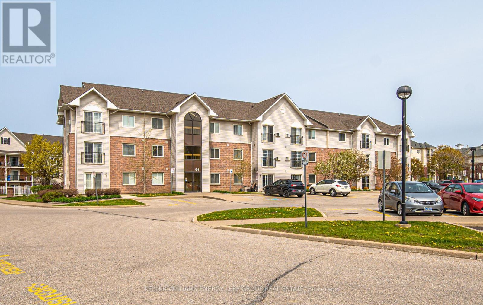 301 - 91 Aspen Springs Drive, Clarington, Ontario  L1C 5J9 - Photo 6 - E12448055