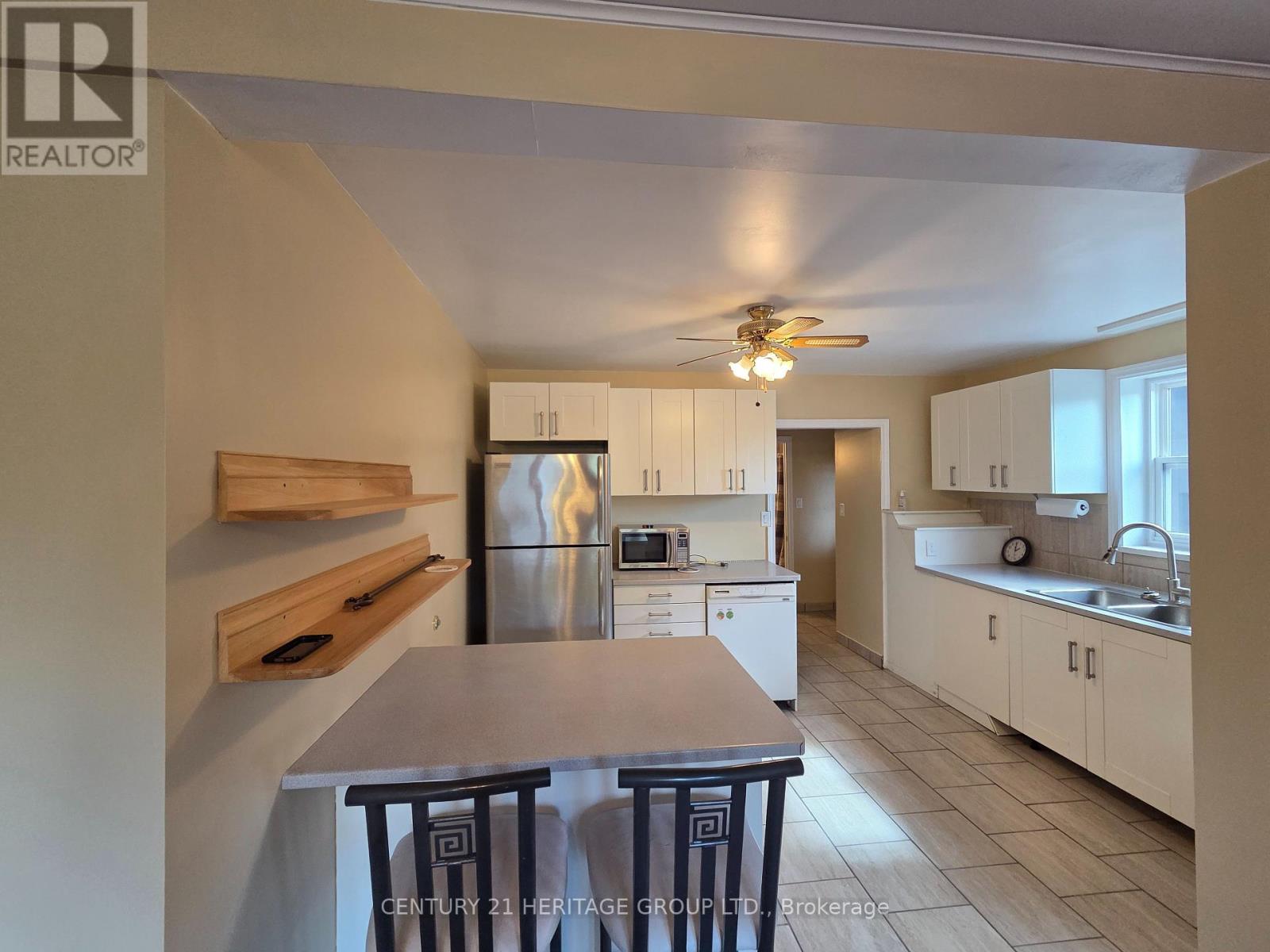 2b - 20336 Bathurst Street E, East Gwillimbury, Ontario  L9N 1P5 - Photo 3 - N12280335