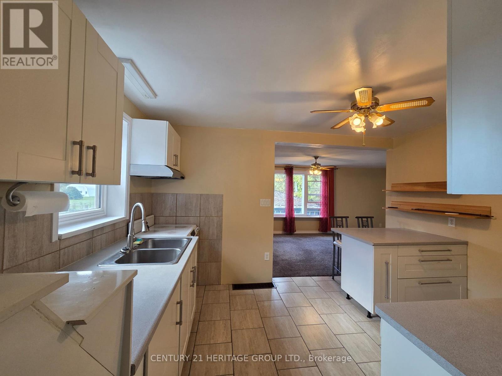 2b - 20336 Bathurst Street E, East Gwillimbury, Ontario  L9N 1P5 - Photo 4 - N12280335