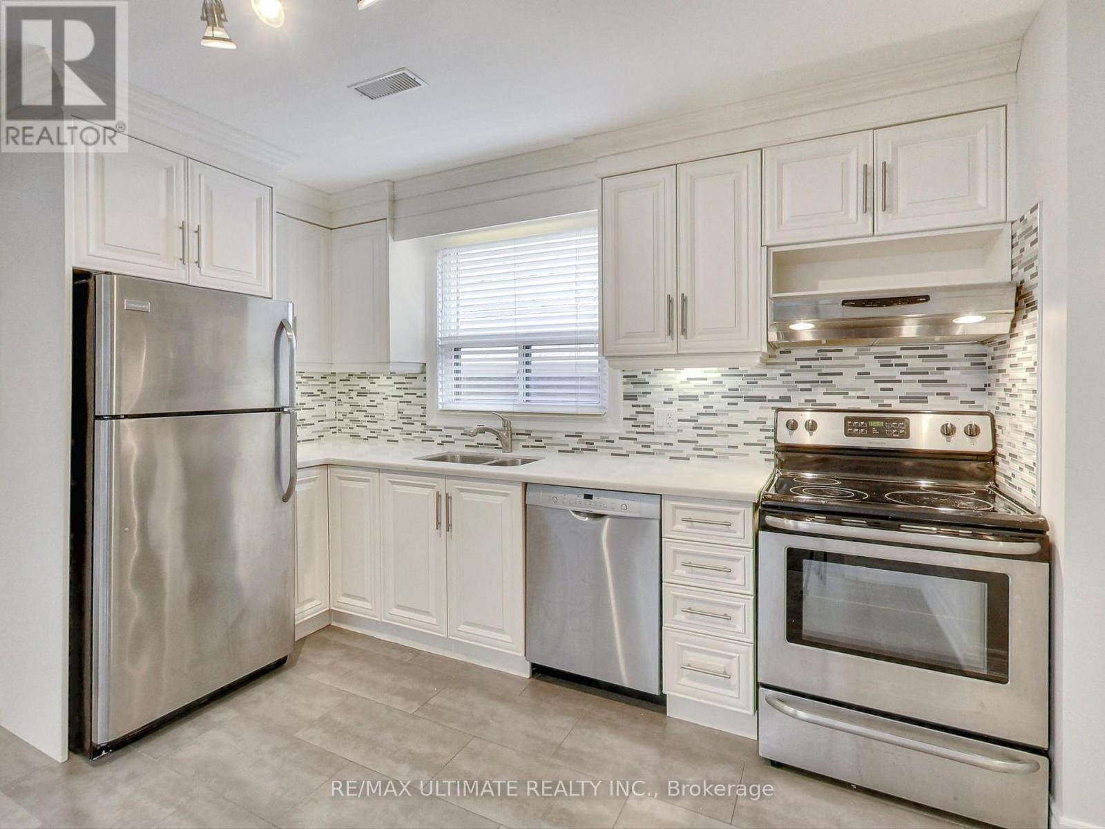 Apt #2 - 40 Ashbury Avenue, Toronto, Ontario  M6E 1V7 - Photo 9 - C12448118