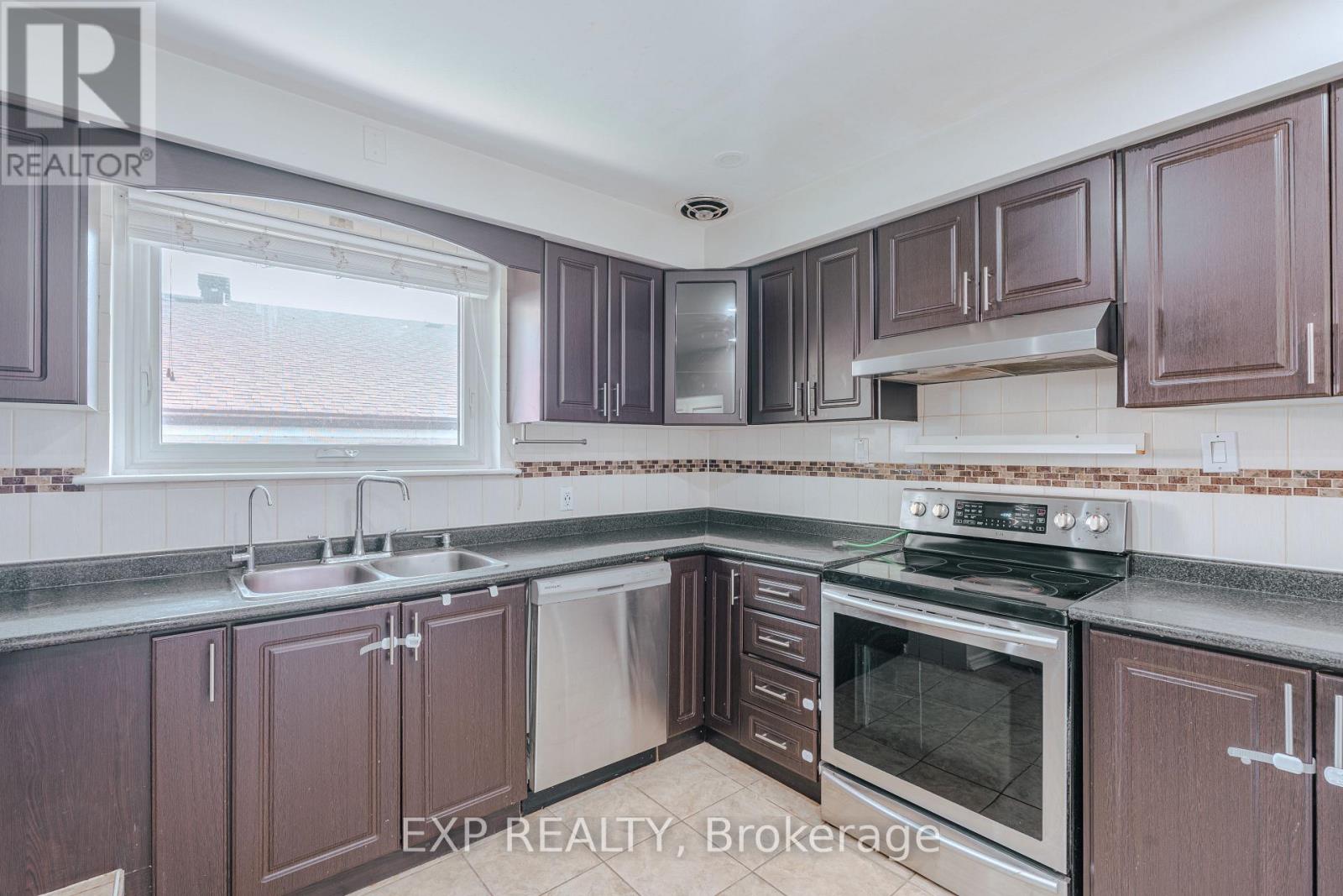 72 Billington Crescent, Toronto, Ontario  M3A 2G6 - Photo 6 - C12448139