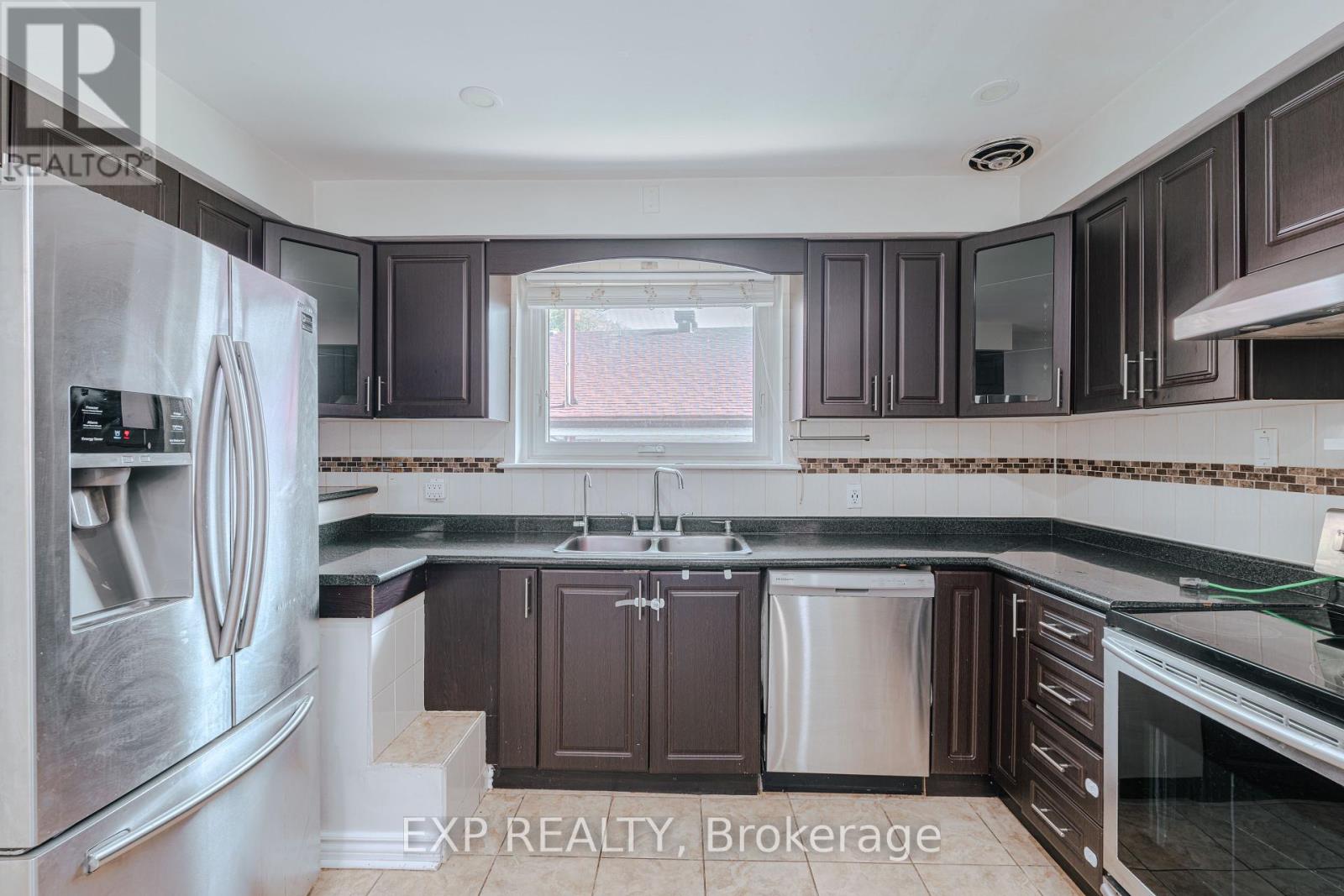 72 Billington Crescent, Toronto, Ontario  M3A 2G6 - Photo 7 - C12448139
