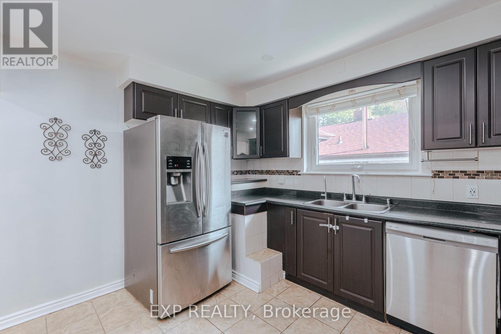 72 Billington Crescent, Toronto, Ontario  M3A 2G6 - Photo 8 - C12448139