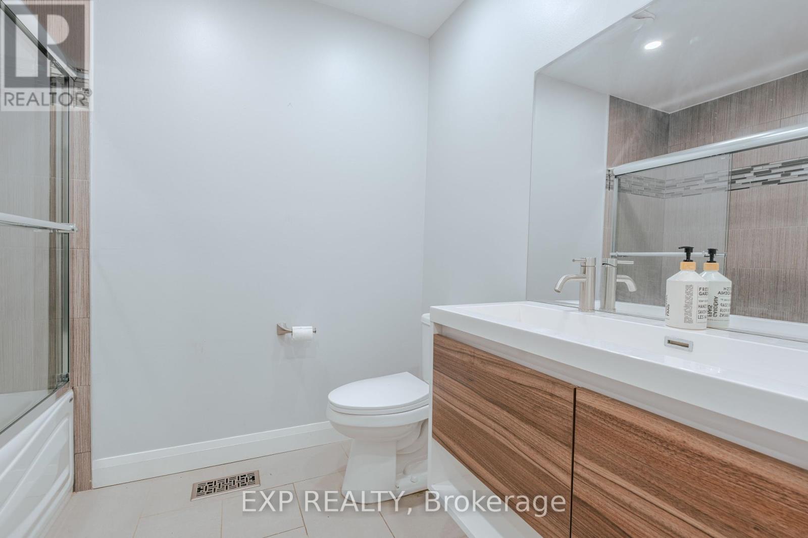 72 Billington Crescent, Toronto, Ontario  M3A 2G6 - Photo 9 - C12448139