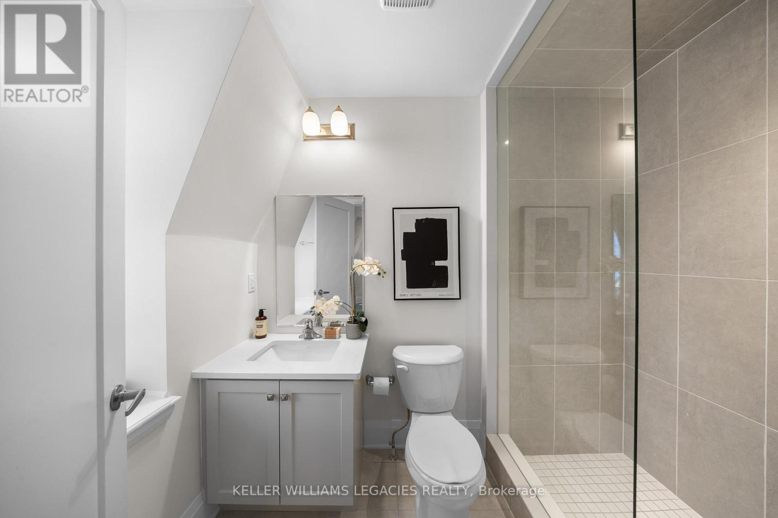 17 Kennisis Way, Vaughan, Ontario  L6A 3Y5 - Photo 2 - N12401781