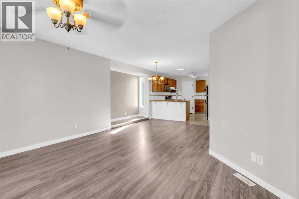 110 West Creek Bay, Chestermere, Alberta  T1X 1K7 - Photo 6 - A2262218
