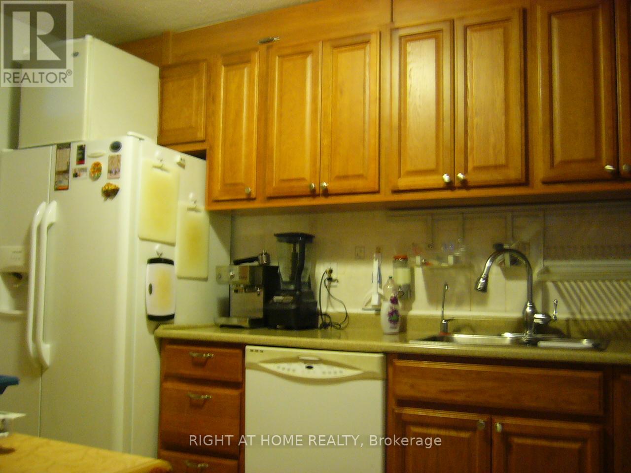 302 - 10 Tangreen Court, Toronto, Ontario  M2M 4B9 - Photo 5 - C12448016