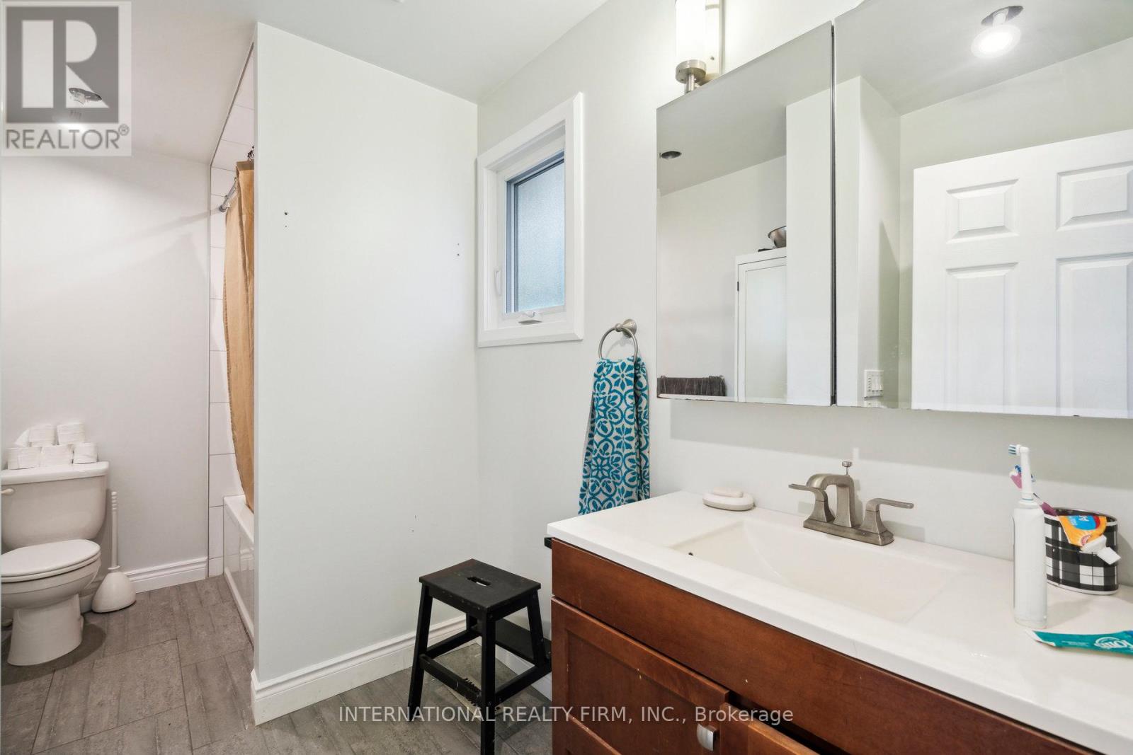 1928 Lawrence Avenue W, Toronto, Ontario  M9N 1H2 - Photo 30 - W12448112