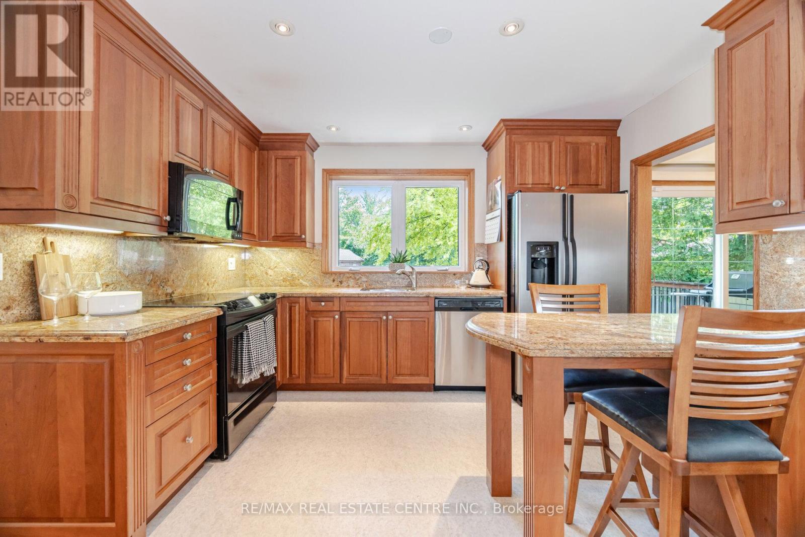 45 Core Crescent, Brampton (Brampton East), Ontario  L6W 2G6 - Photo 19 - W12448120