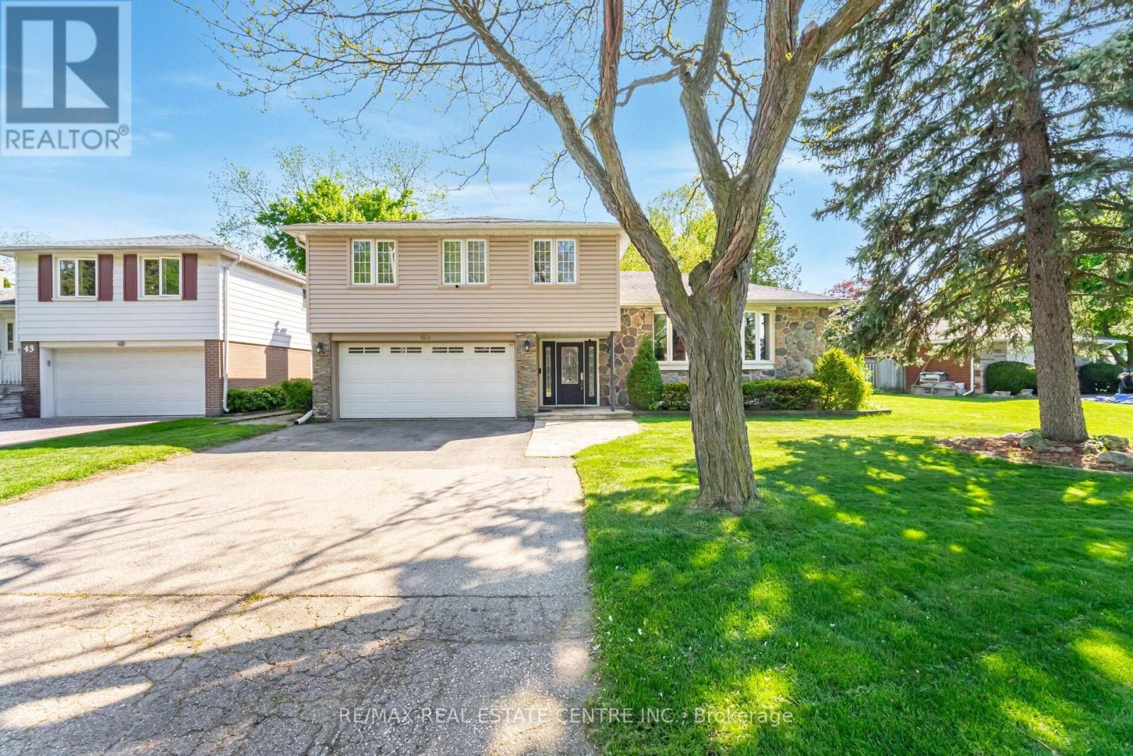 45 Core Crescent, Brampton (Brampton East), Ontario  L6W 2G6 - Photo 4 - W12448120